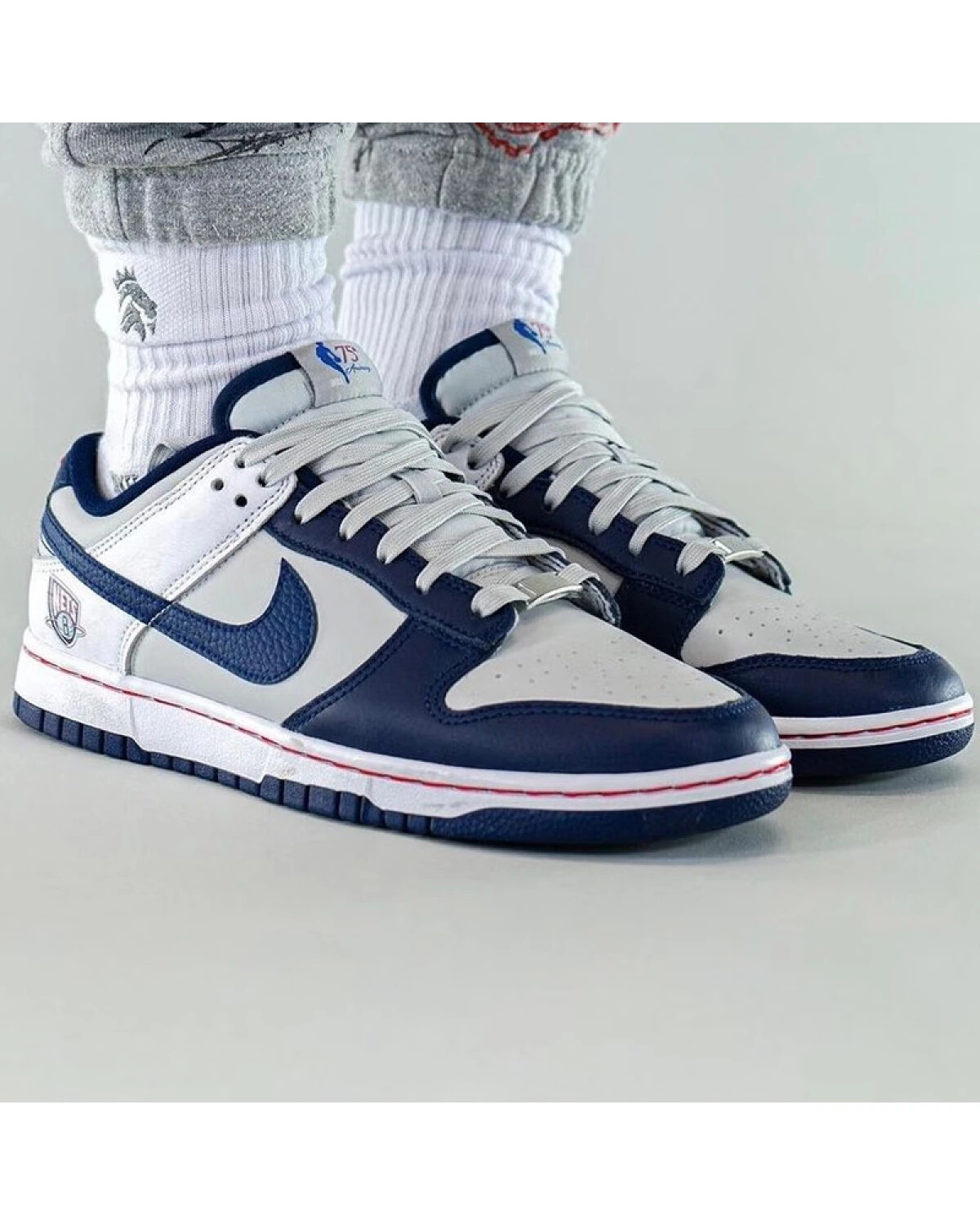 Nike Dunk EMB "Brooklyn Nets" детские кеды кожаные бело-синие картинка