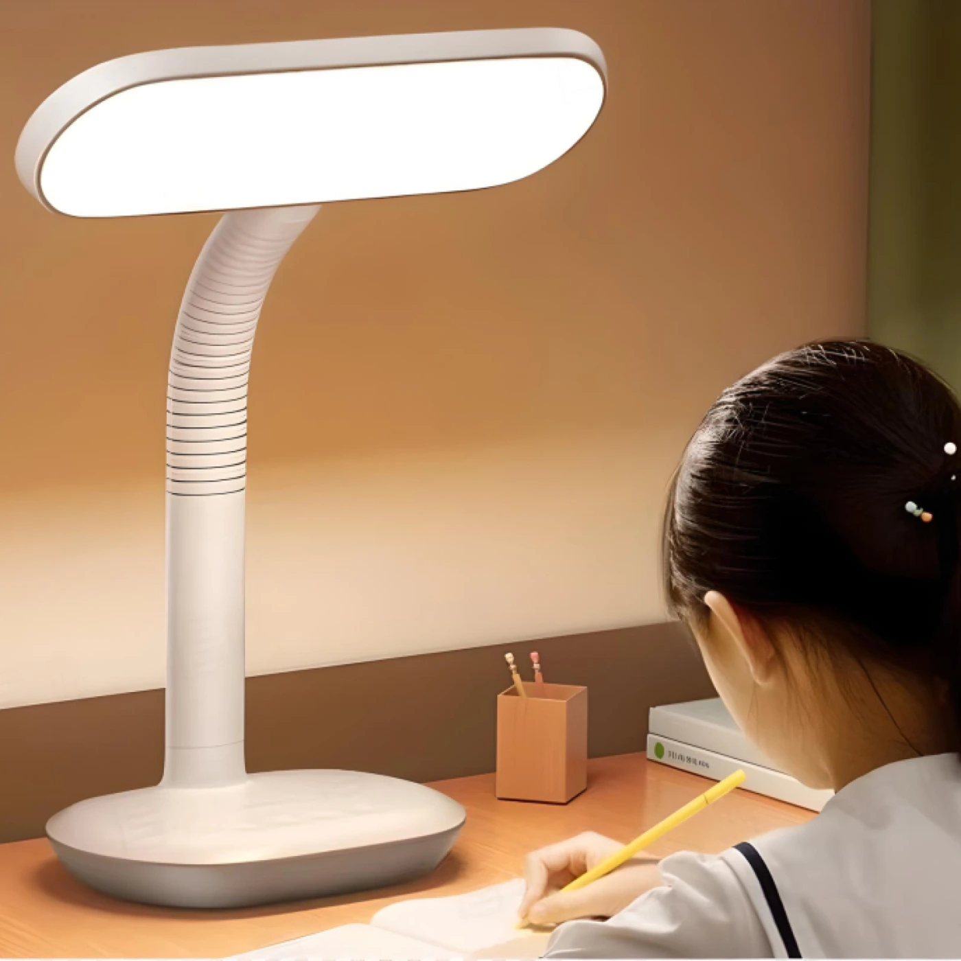 Настольная LED лампа для школьников картинка