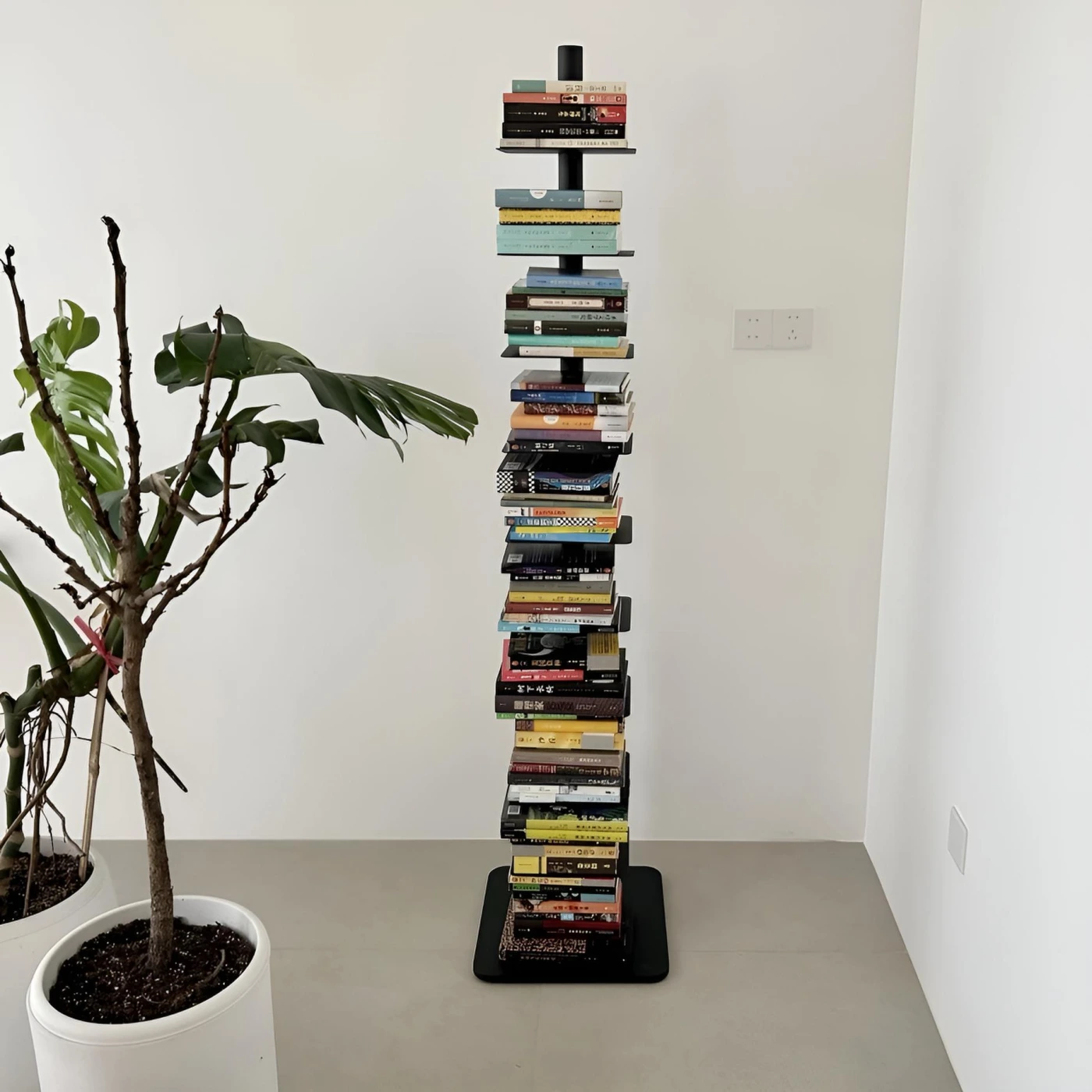 Металлическая напольная стойка-стеллаж для книг картинка