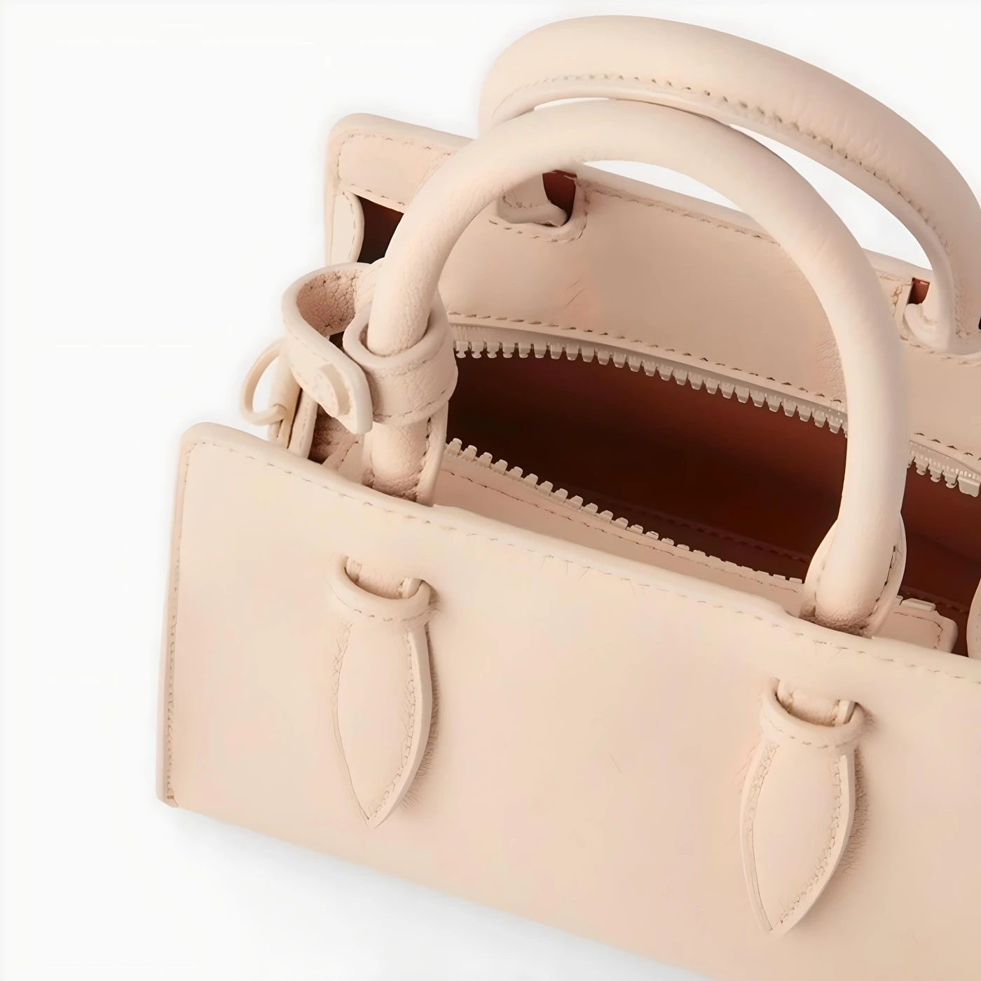 Стильная сумка-мессенджер CHARLES&KEITH картинка