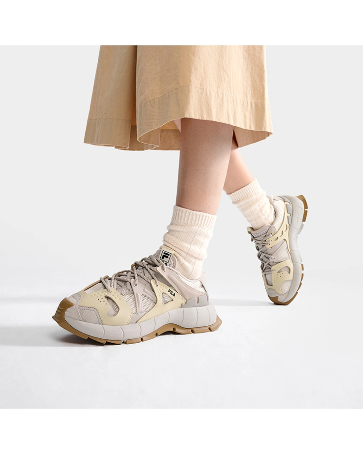 FILA INSETTO женские кроссовки текстильные бежевые картинка