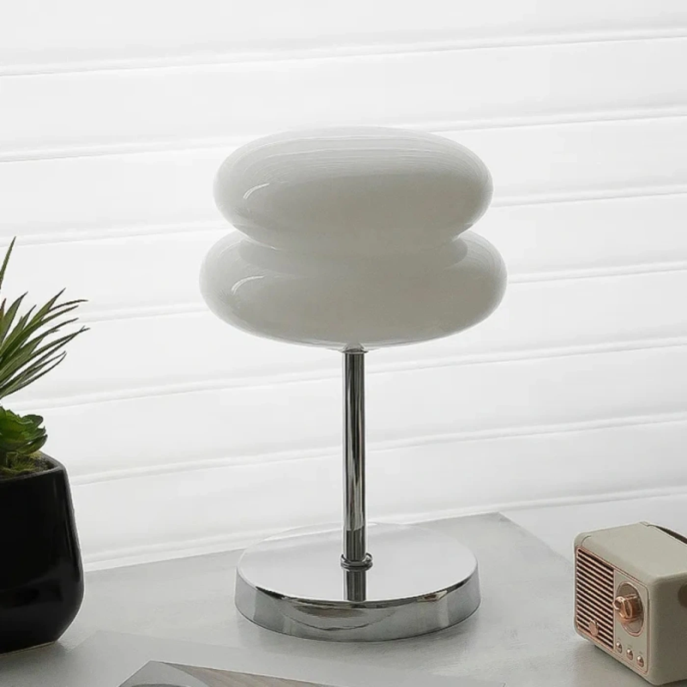 Настольная лампа в стиле баухаус картинка