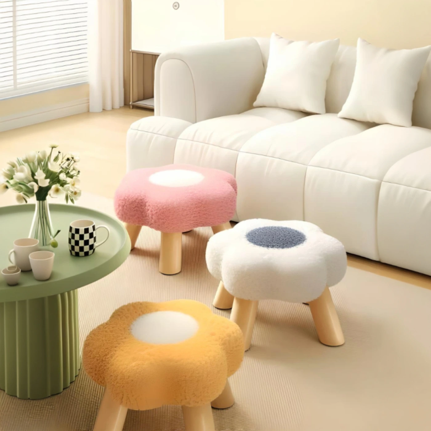 Маленький табурет в виде цветка (желтый) картинка