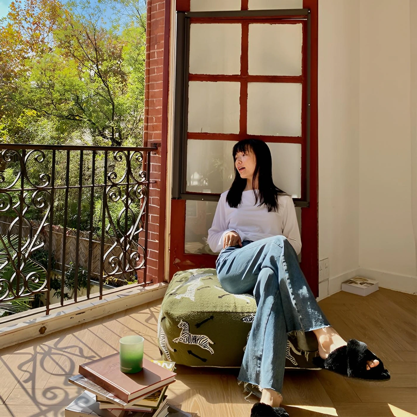 Пуф в марокканском стиле с вышивкой картинка