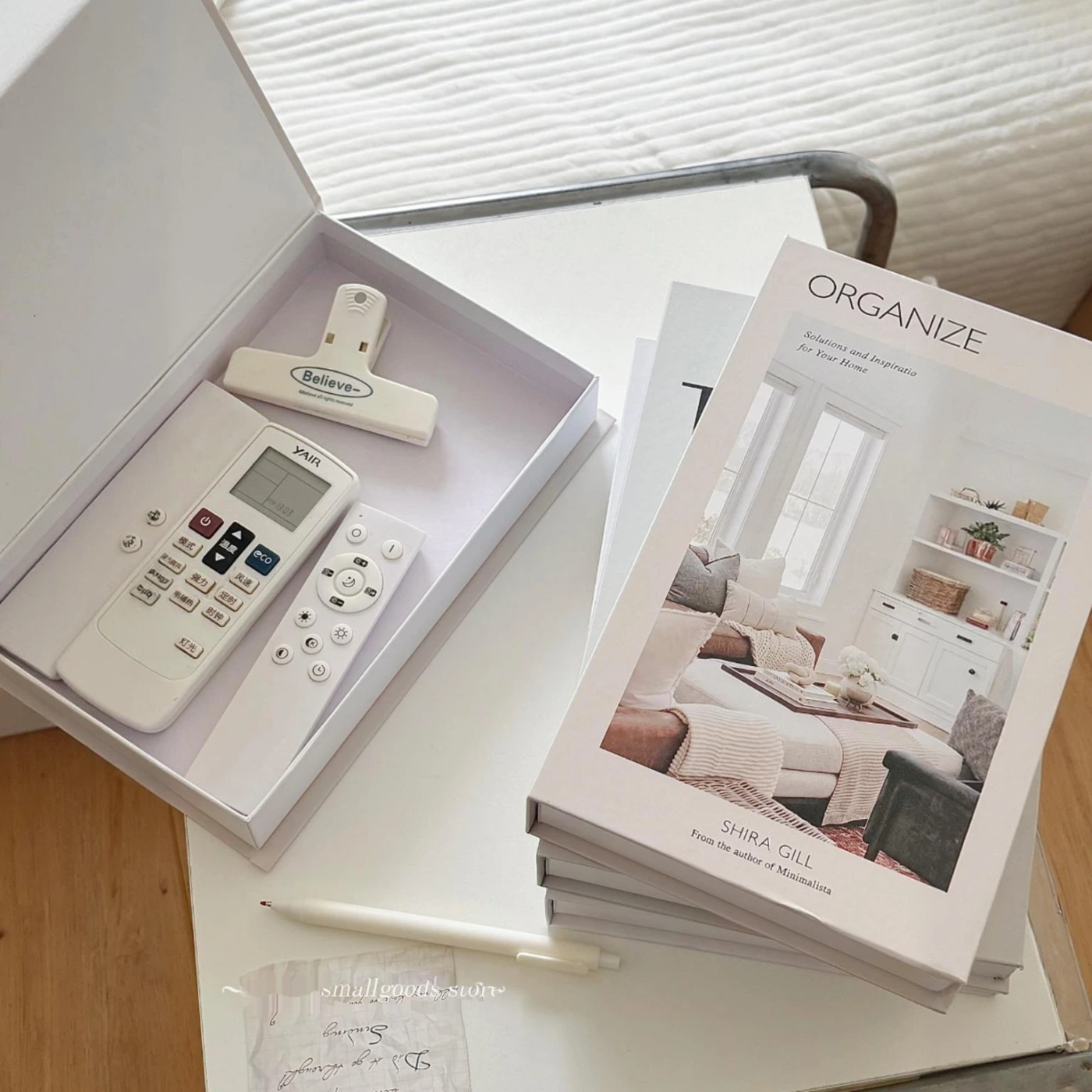 Коробка-книга для хранения пультов и мелочей в гостиной (Picasso) картинка