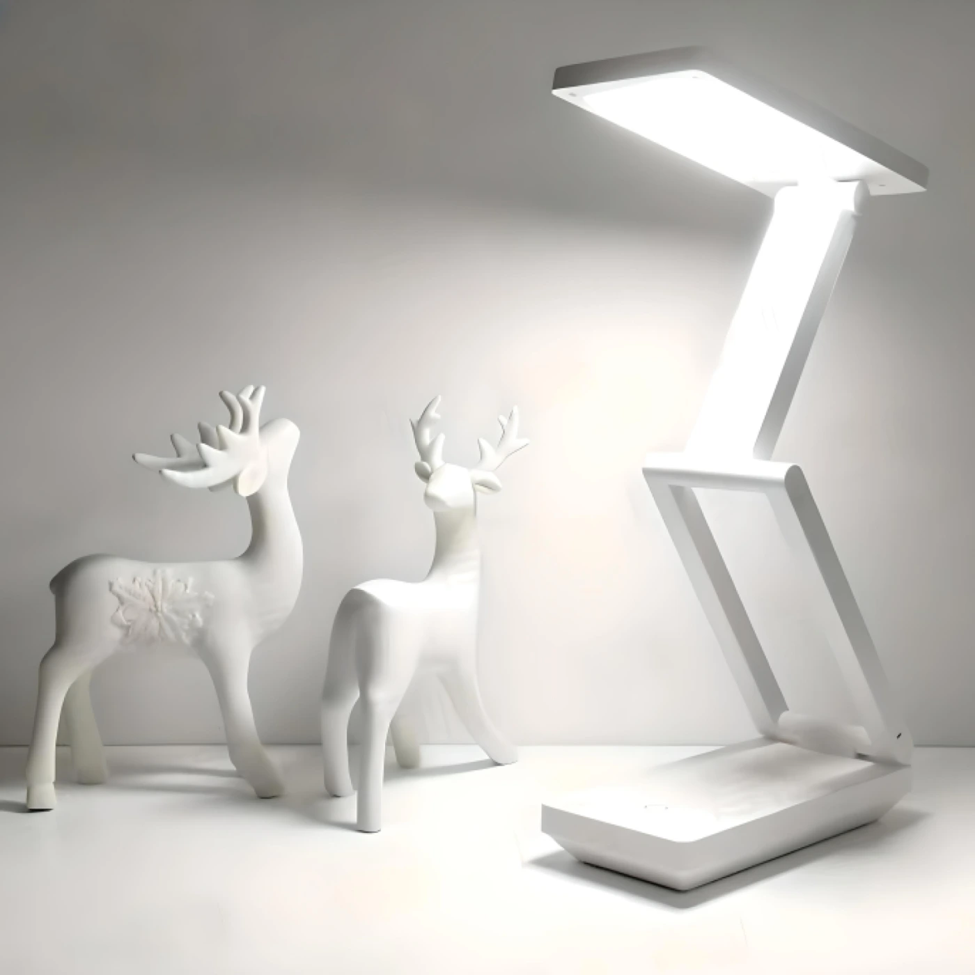 Складная перезаряжаемая настольная лампа картинка