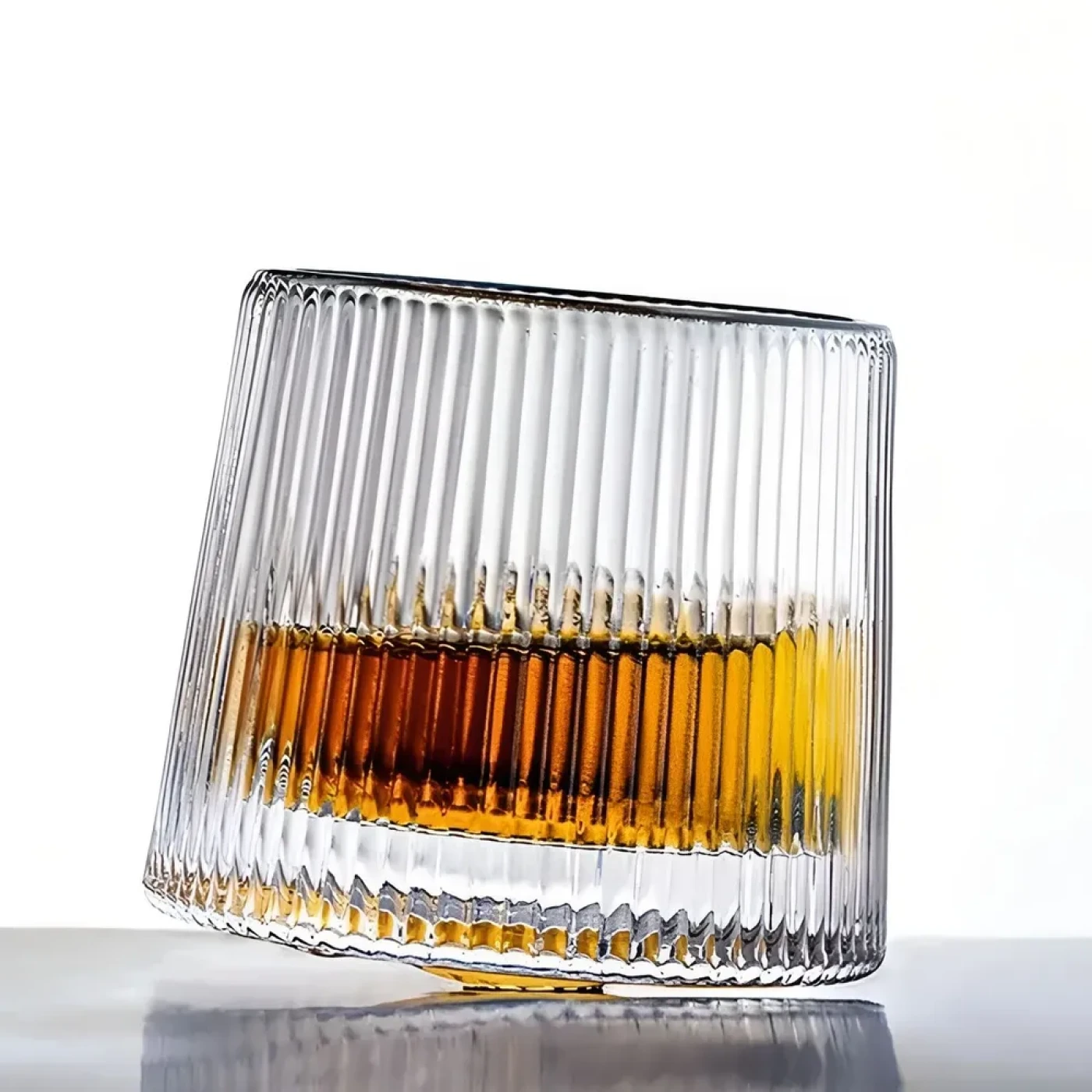 Крутящийся бокал для напитков картинка