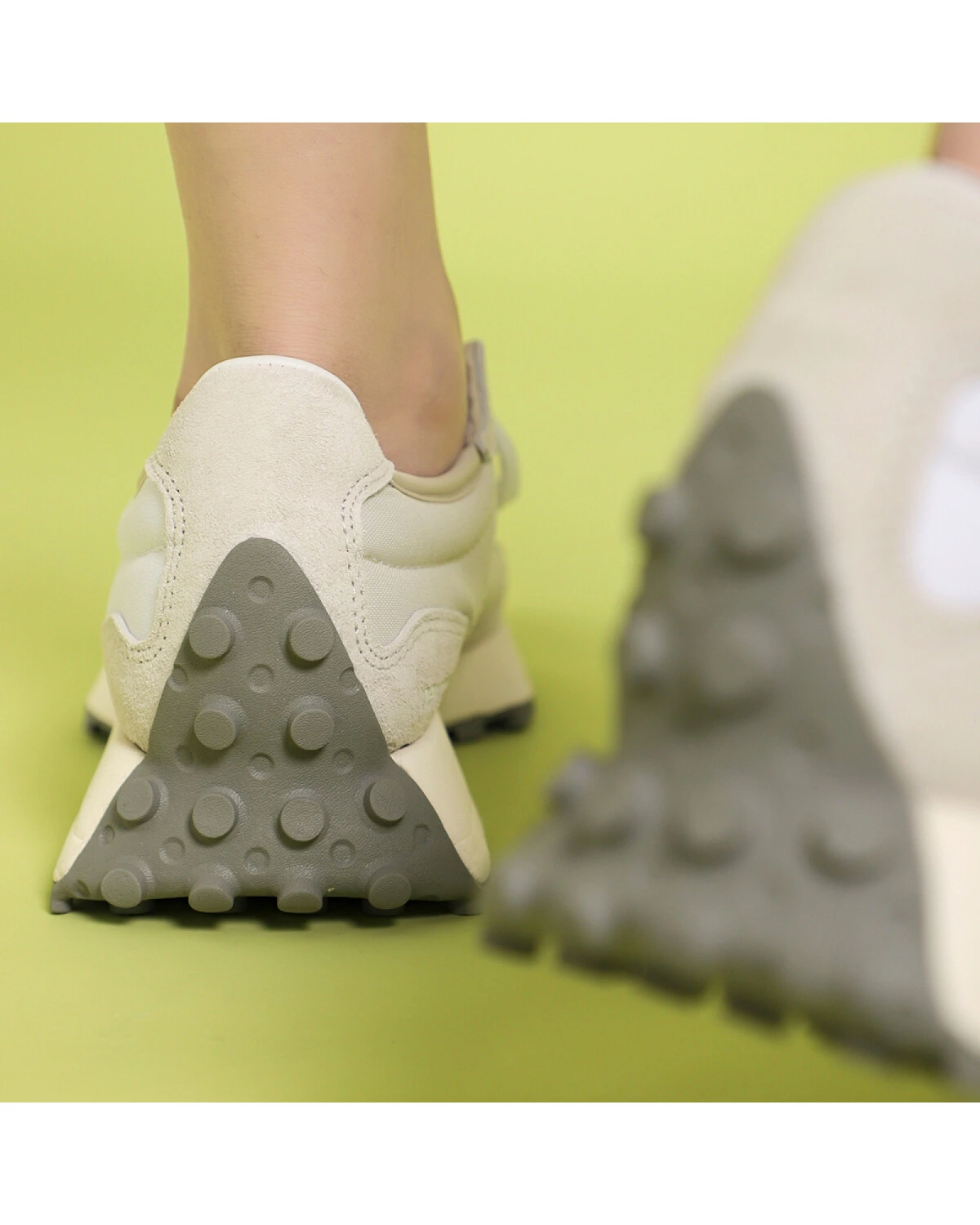 New Balance 327 мужские и женские кроссовки повседневные серо-белые картинка