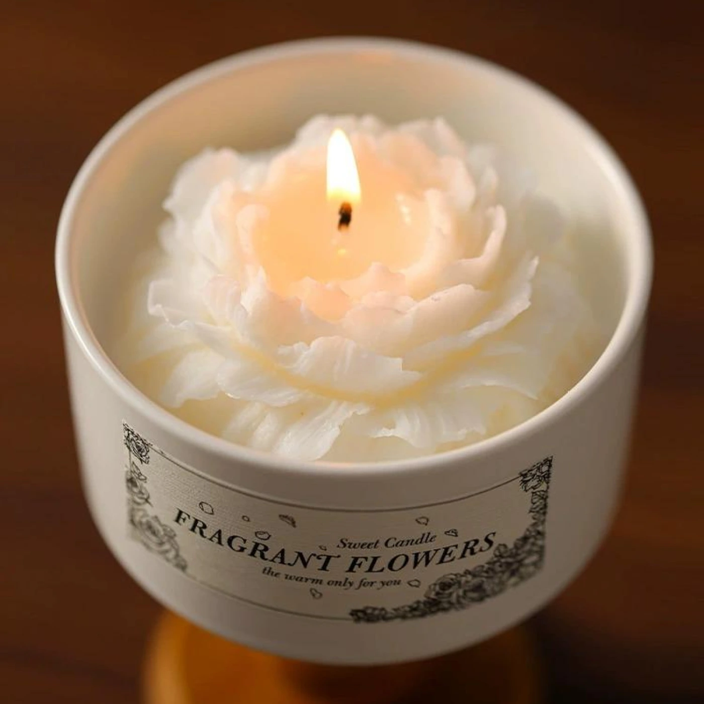 Ароматическая свеча в виде розы картинка