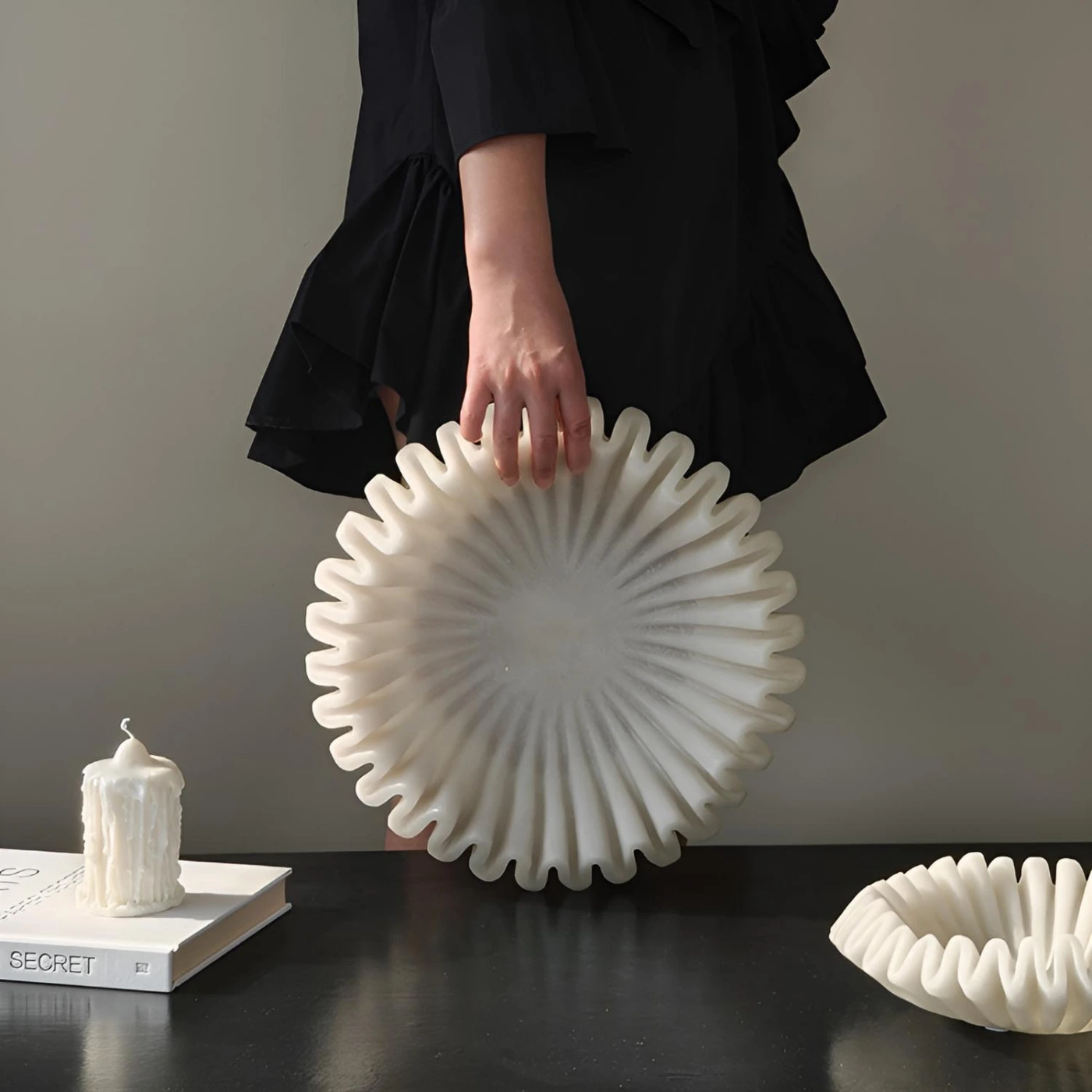 Декоративная тарелка-подставка для фруктов и сервировки (белый) картинка