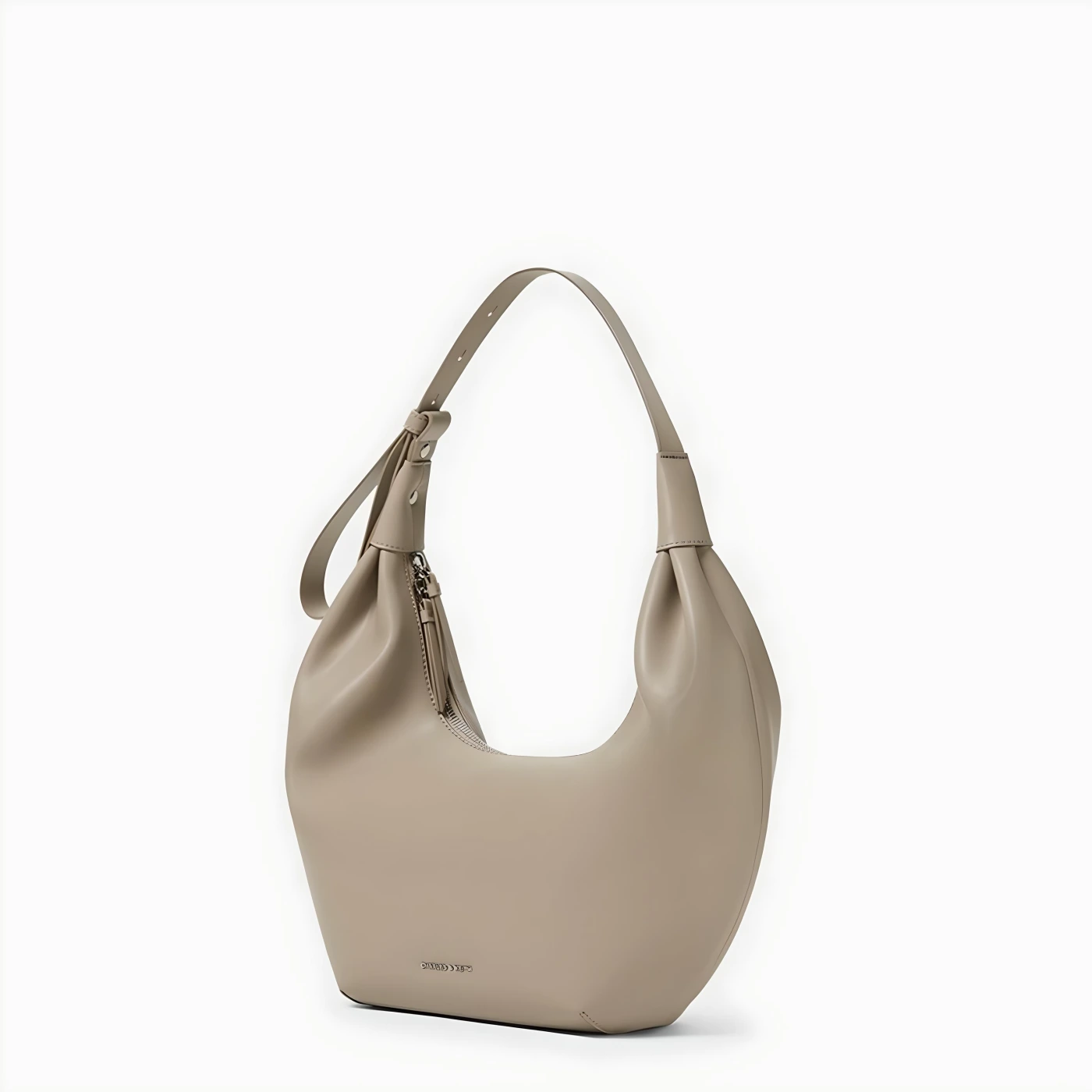 Стильная сумка-полумесяц CHARLES&KEITH картинка