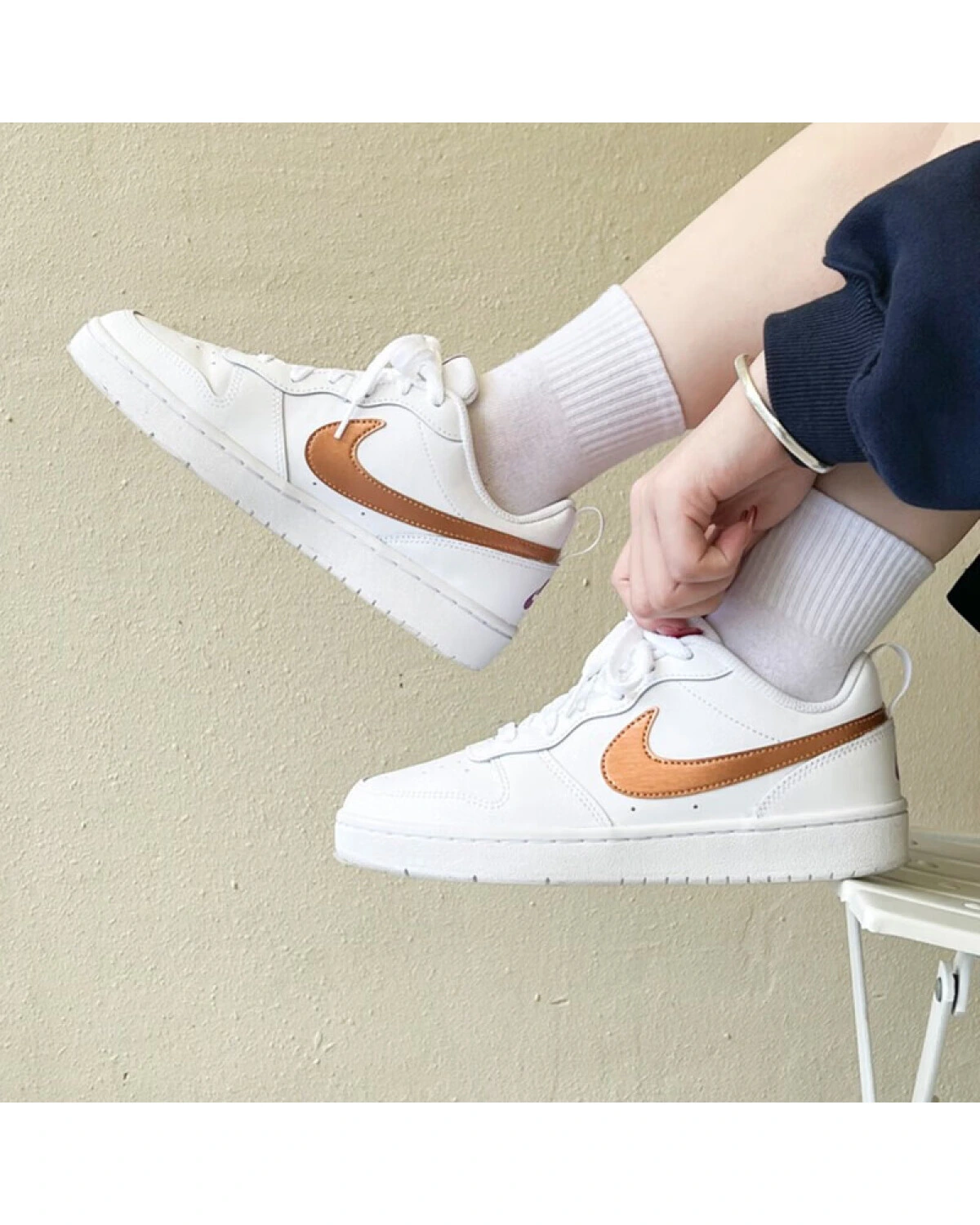Nike Court Borough 2 детские кеды белые повседневные комфортные картинка