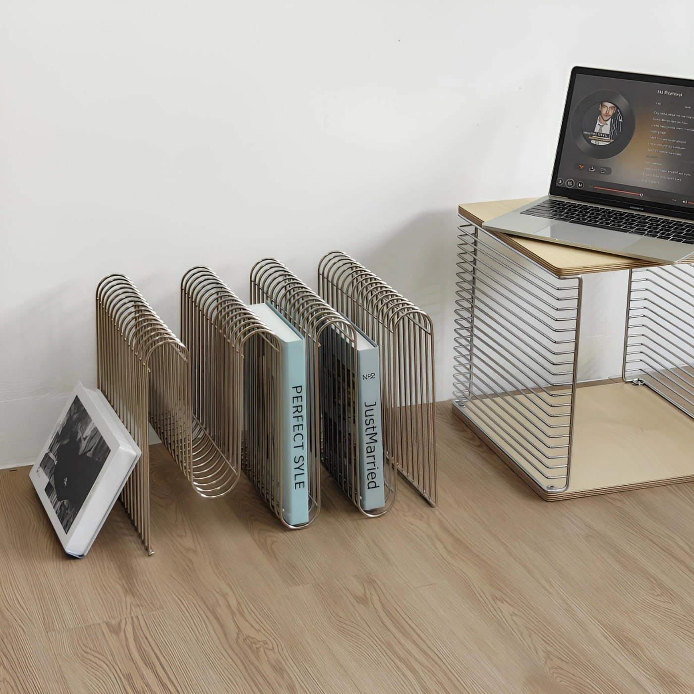 Настольная стойка для книг и газет в скандинавском стиле картинка