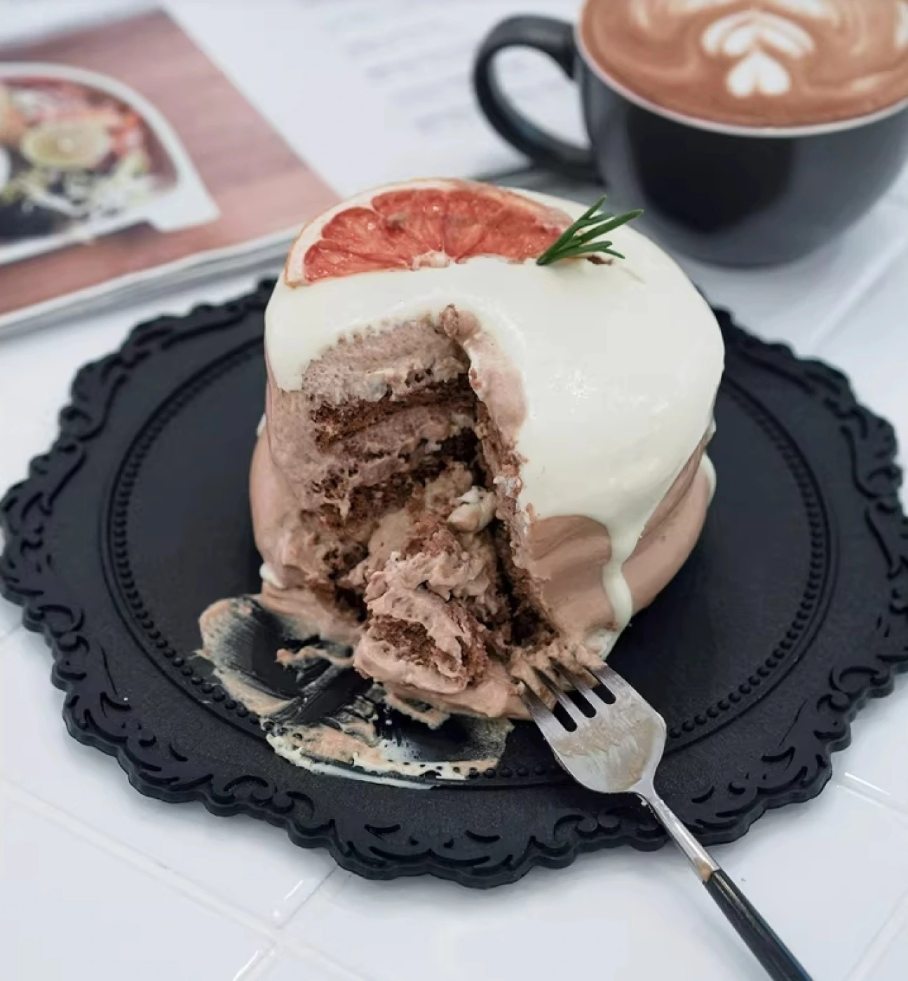 Корейская декоративная тарелка для кофе и выпечки (черный) картинка