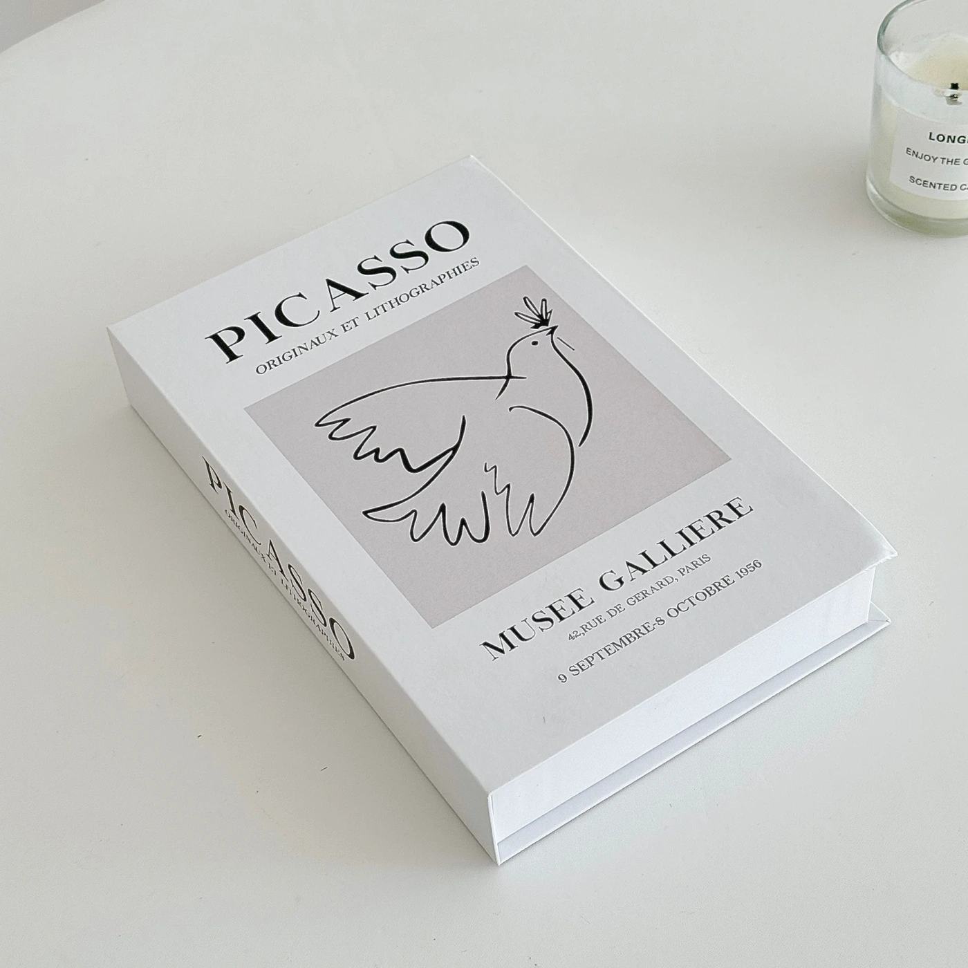 Коробка-книга для хранения пультов и мелочей в гостиной (Picasso) картинка