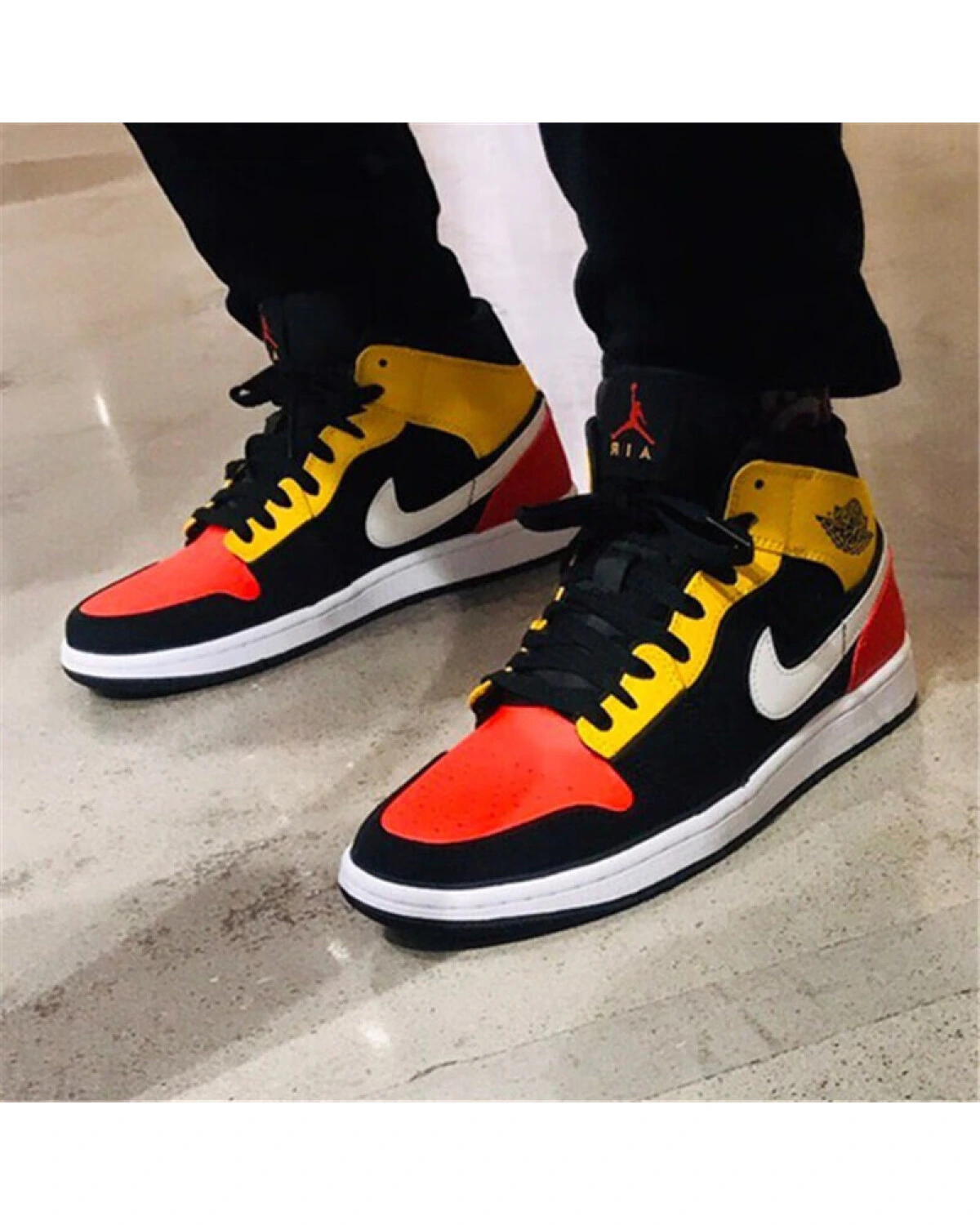 Jordan Air Jordan 1 детские кроссовки MID черно-красно-желтые картинка