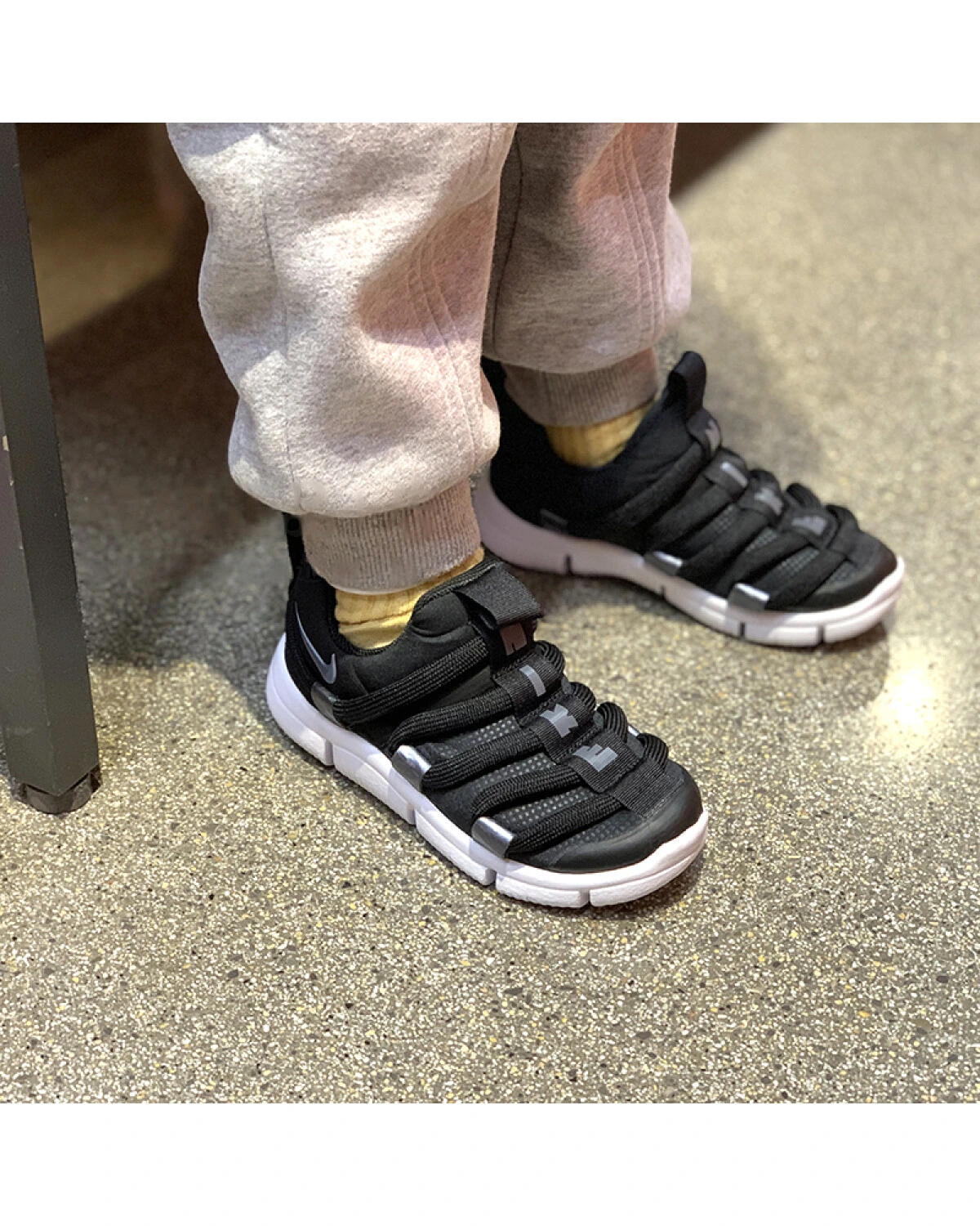 Nike Novice EP детские кроссовки повседневные черные картинка