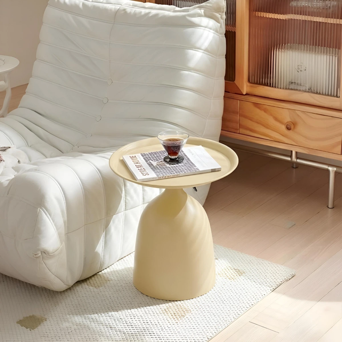 Приставной круглый столик из металла (Жёлтый) картинка