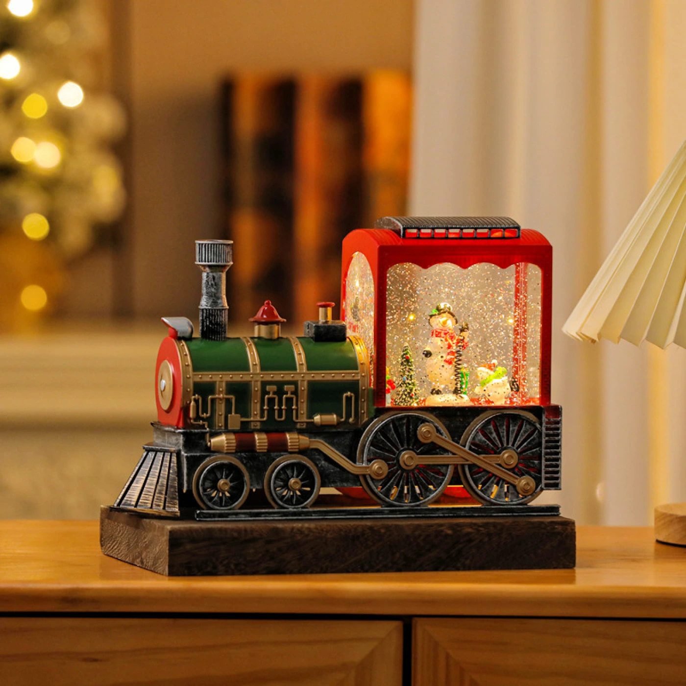 Рождественская музыкальная шкатулка (паровоз) с падающим снегом картинка