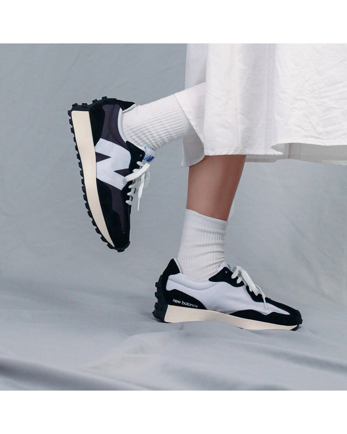New Balance NB 327 унисекс кроссовки повседневные чёрно-белые из ткани и замши картинка