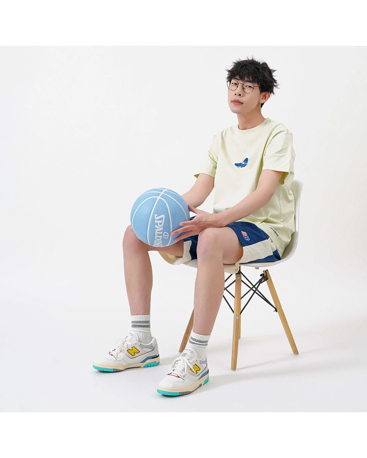 New Balance 550 unisex кроссовки белые с серо-голубыми вставками картинка