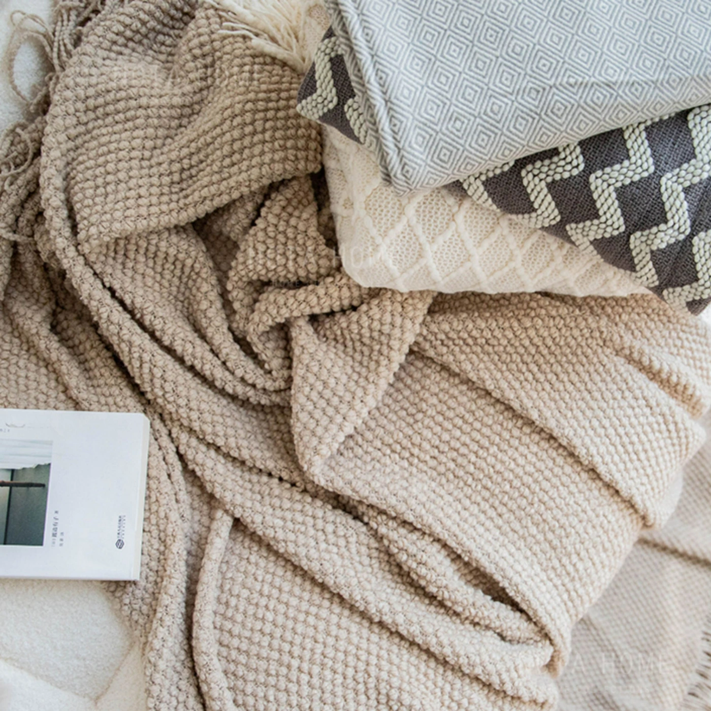 Плед в скандинавском стиле, акрил/флис, с бахромой картинка