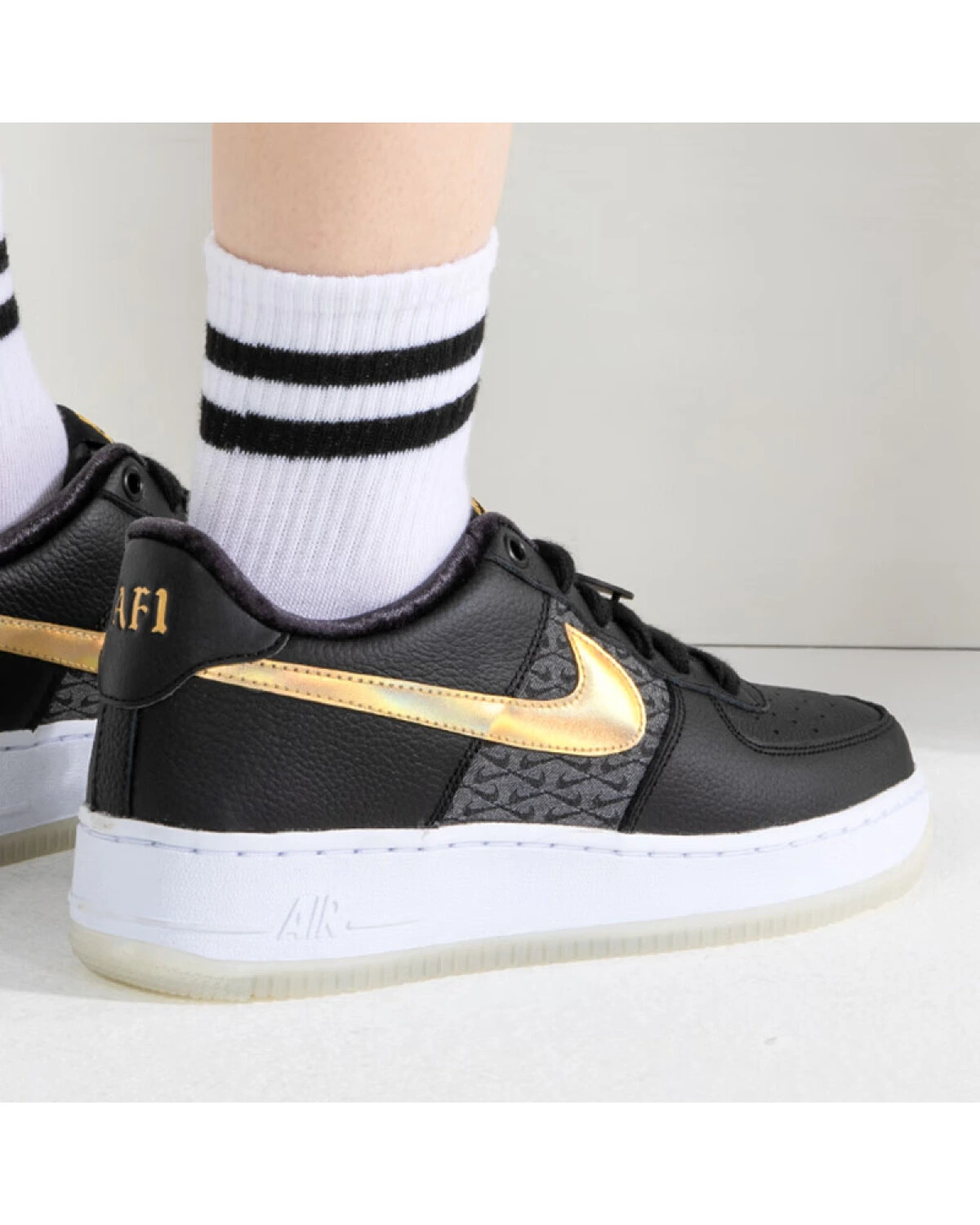 Nike Air Force 1 детские кроссовки черные кожаные картинка