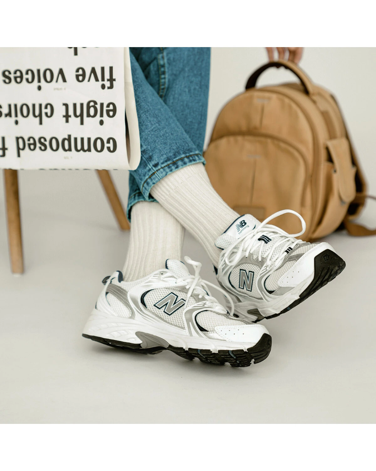 New Balance 530 unisex кроссовки белые с серебристыми вставками картинка