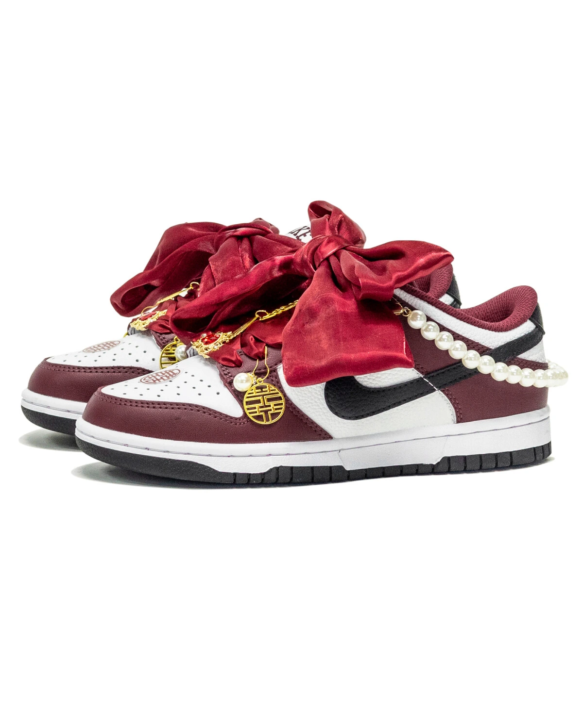 Nike Dunk женские кроссовки бордово-белые с жемчугом картинка