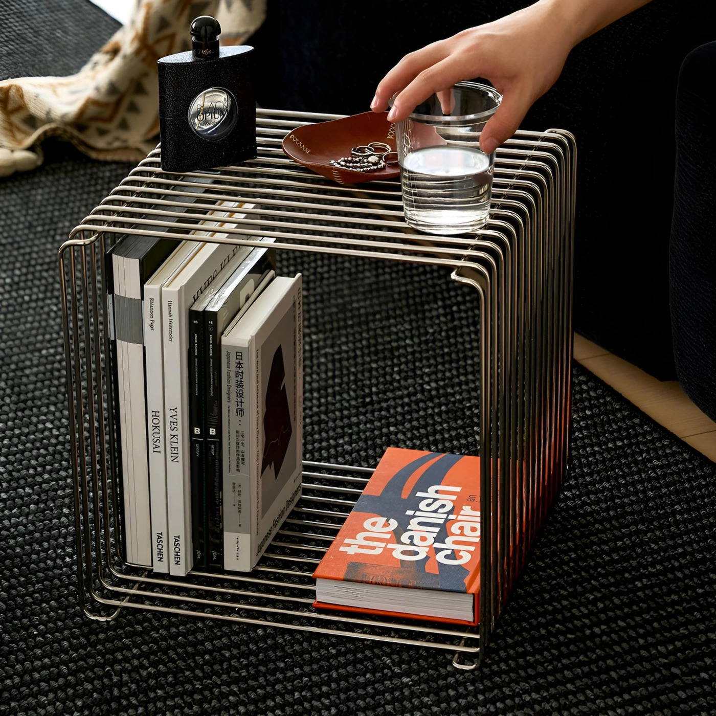 Металлический приставной столик-полка картинка