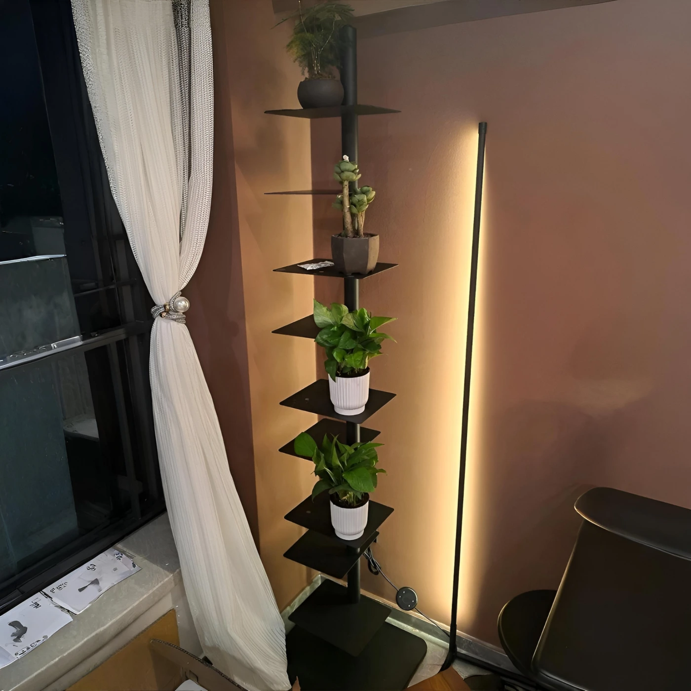 Металлическая напольная стойка-стеллаж для книг картинка