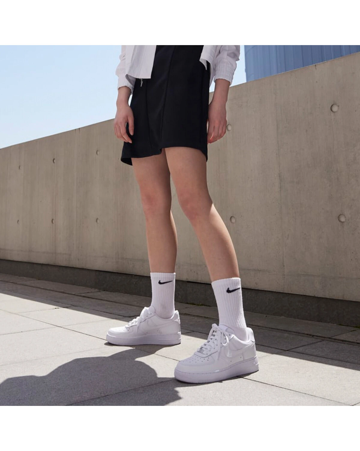 Nike Air Force 1 Triple White женские кроссовки белые кожаные картинка