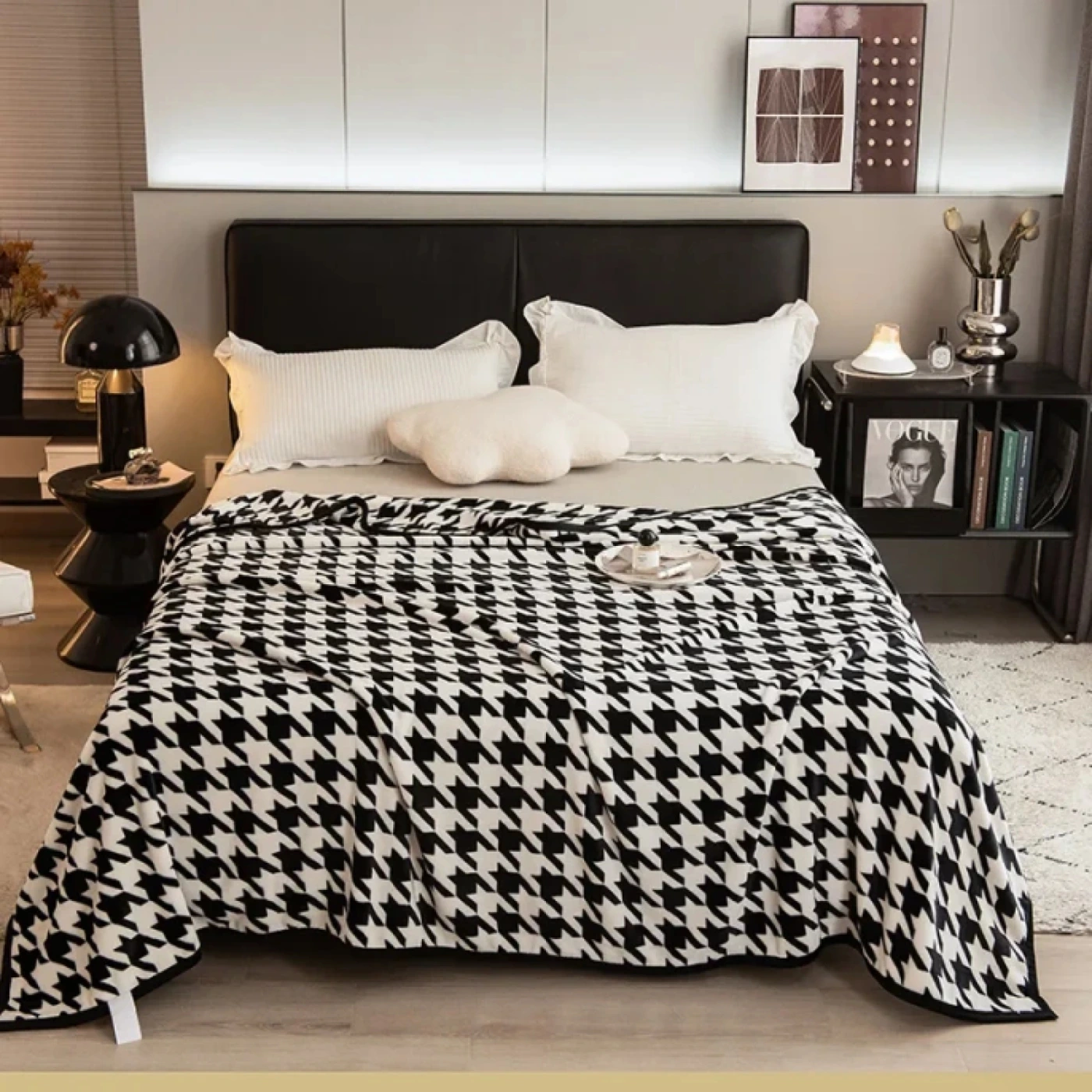 Мягкий плед с черно-белым узором картинка