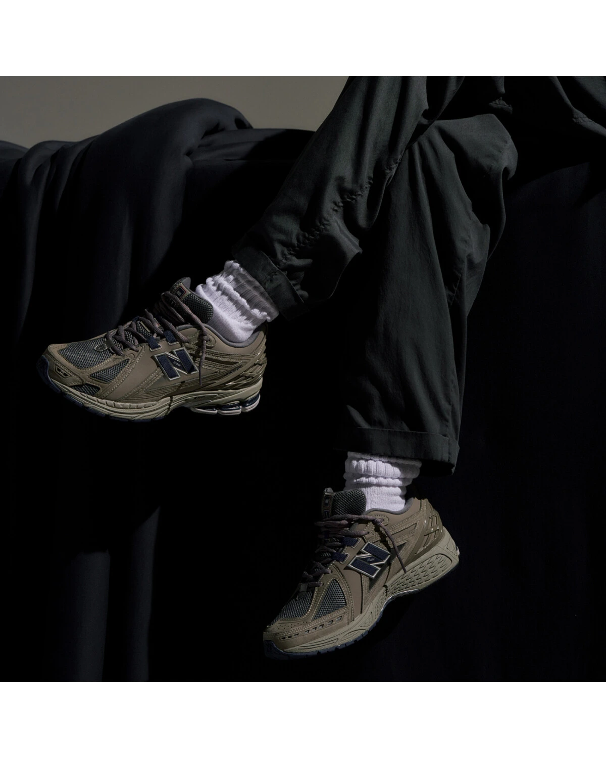 New Balance 1906R мужские и женские кроссовки серые с амортизацией картинка