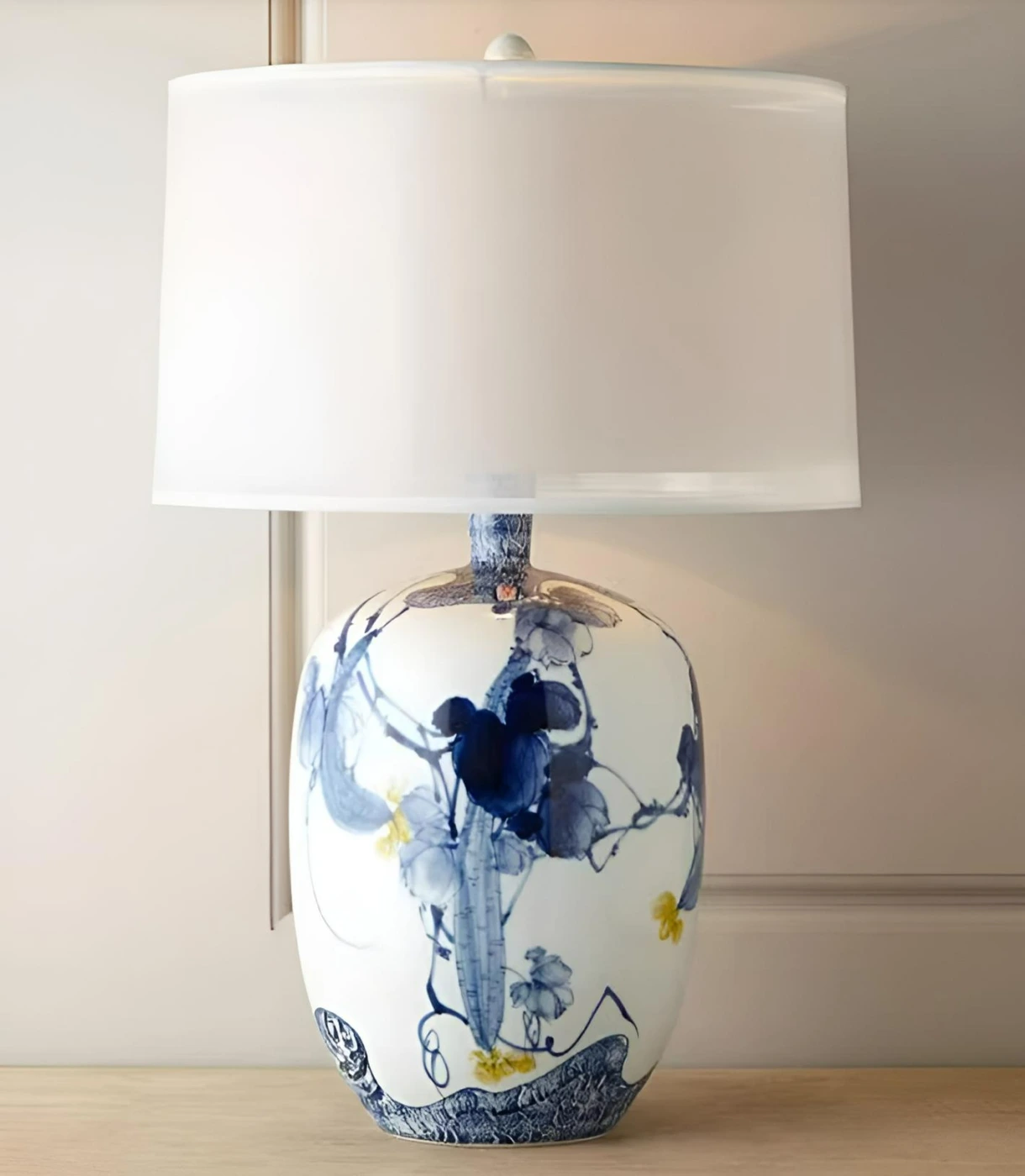 Настольная керамическая лампа с тканевым абажуром картинка