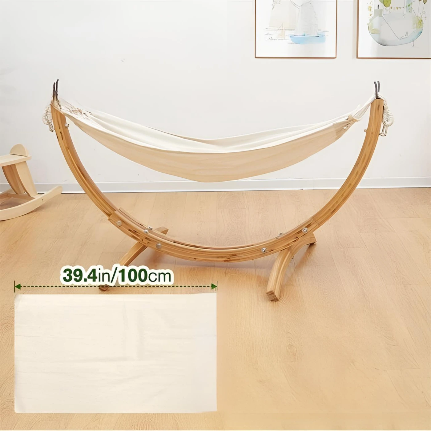 Детский гамак-качели с деревянной стойкой картинка